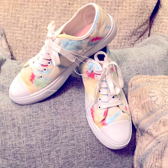 NWT 🌈 Tie Dye Converse Inspired Sneakers 🌈 - Picture 2 of 7
